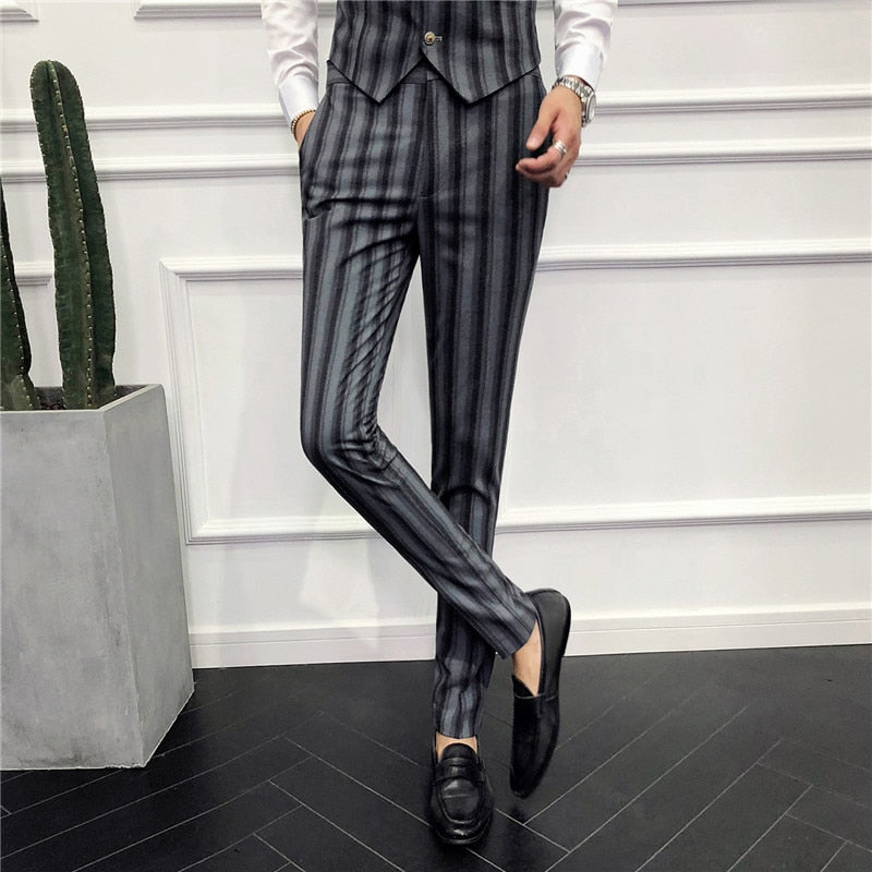 Vertical Stripes Men Monochrome Tapered Leg Pants – FanFreakz